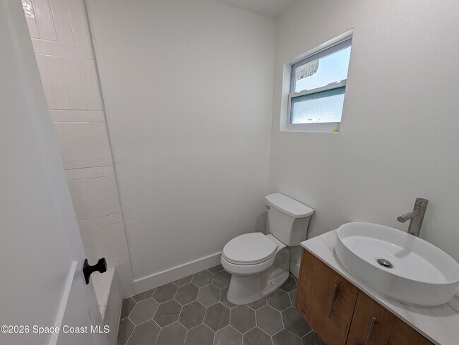 Building Photo - 1827 Guava Ave