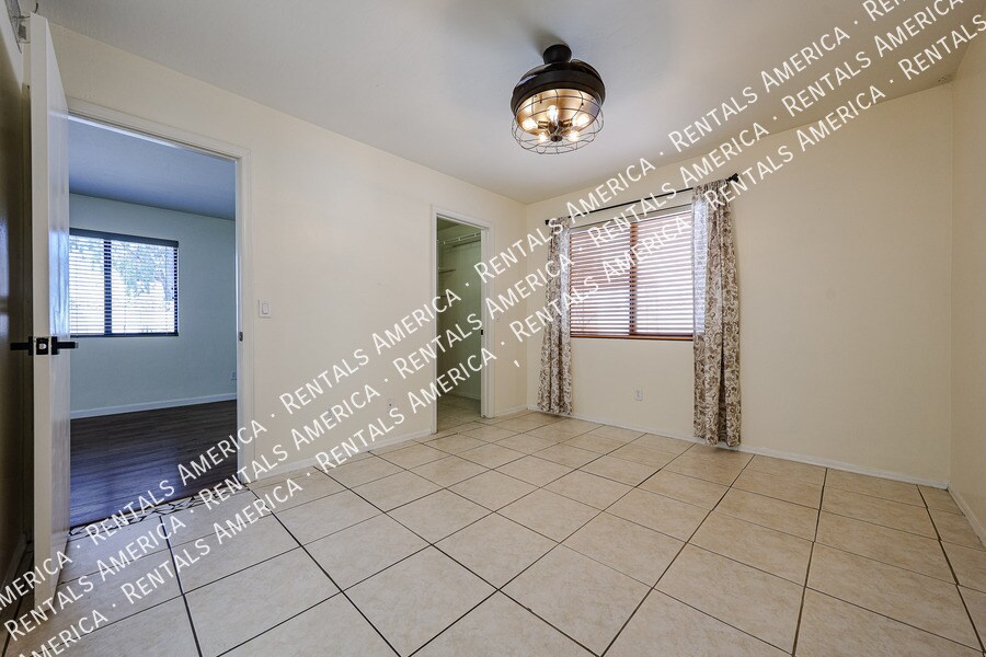 Building Photo - 2548 W Canyon Crest Cir