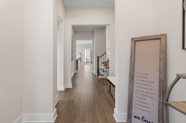 Building Photo - 31080 Silver Maple Dr