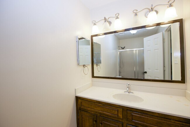 Building Photo - 330 Conifer Dr