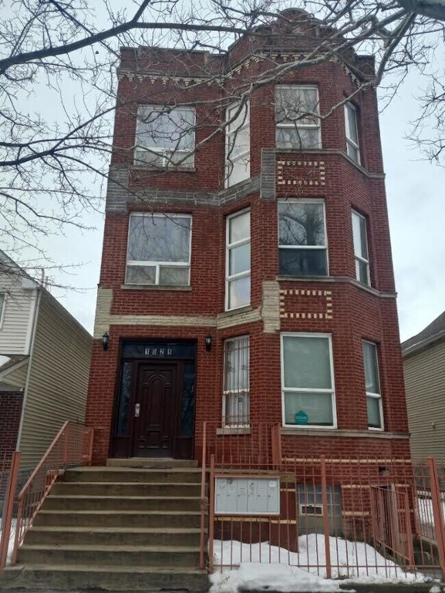 1528 S Lawndale Ave 1528 S Lawndale Ave Chicago IL 60623 Apartment