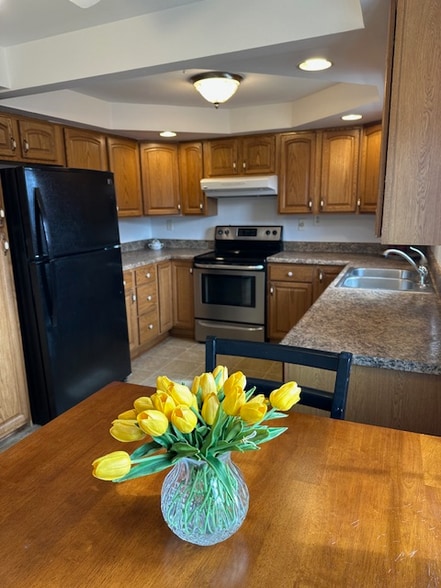 Building Photo - 630 Shelby St