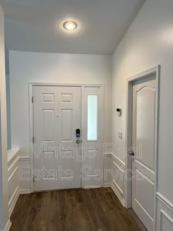 Building Photo - 9411 Willow Cove Ct
