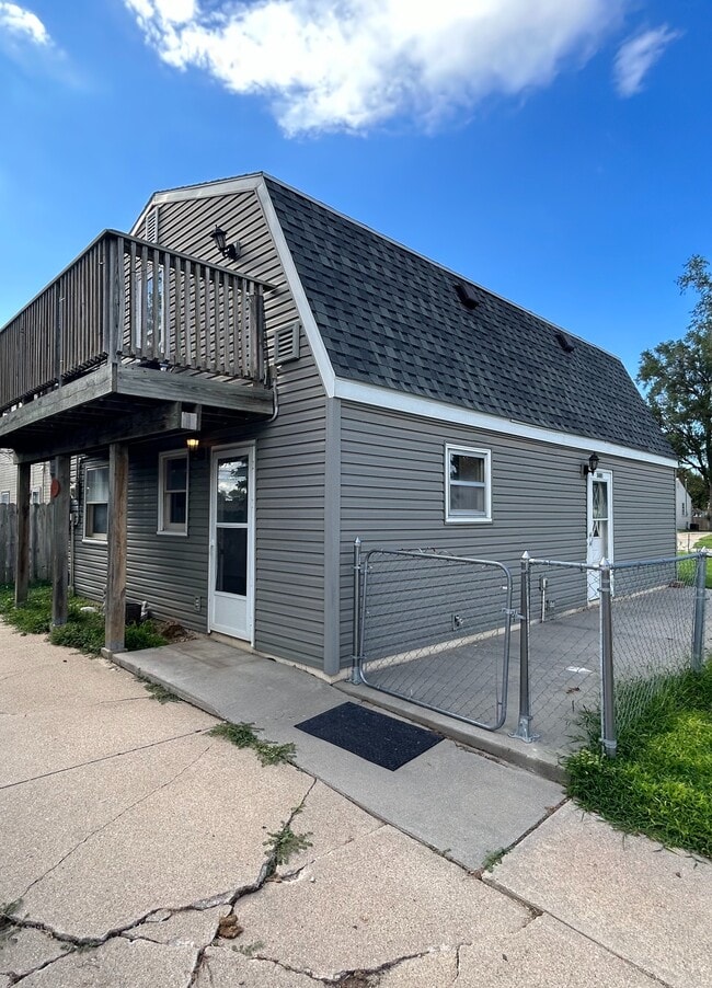 Building Photo - 3401 10th Ave