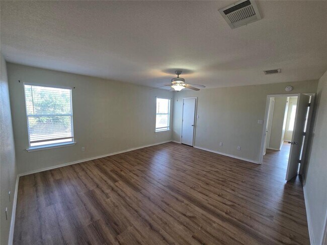 Building Photo - 333 Outfitter Dr