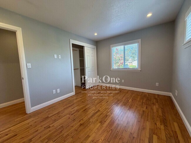 Building Photo - 5098 Black Oak Rd