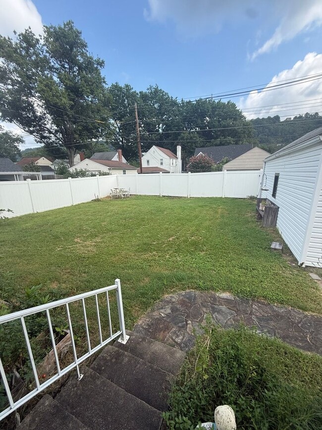 Building Photo - 3714 Staunton Ave SE