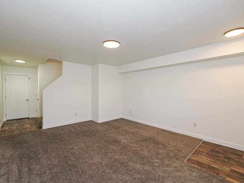 Building Photo - 14436 S Ferndale Way