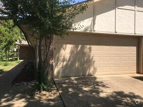 Building Photo - Charming Duplex in Flower Mound!