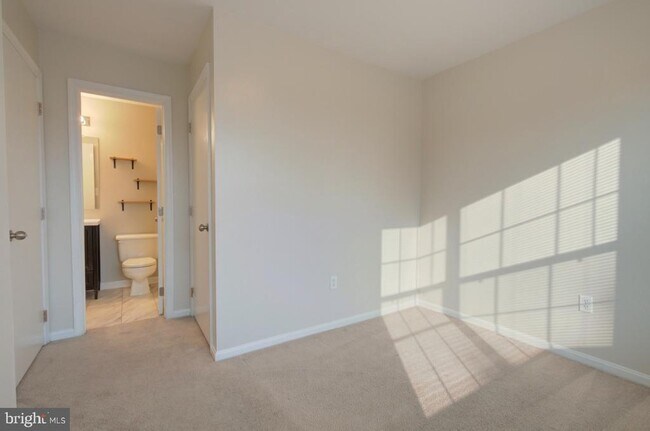 Building Photo - 2813 31st Ave