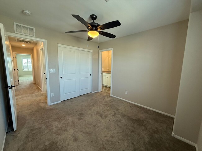 Building Photo - NLV 3 bed in a gated community!