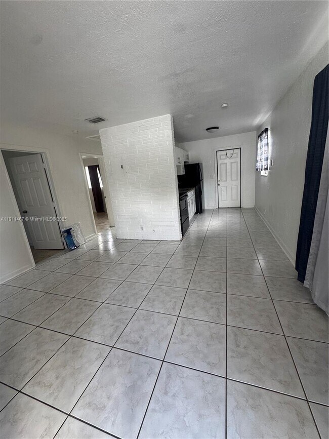 Building Photo - 733 NW 4th St