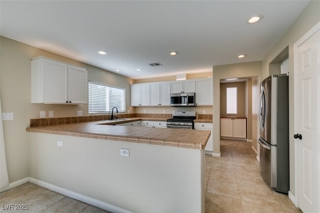 Building Photo - 25 Precipice Ct