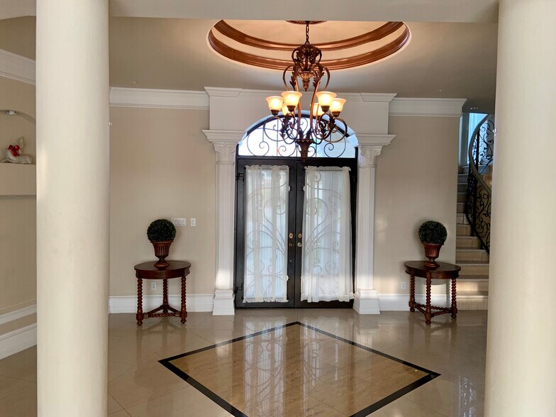 Building Photo - 2602 Deer Trl