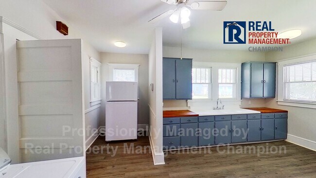 Building Photo - Charming 3 BD/1 BA Home with Fresh Updates...