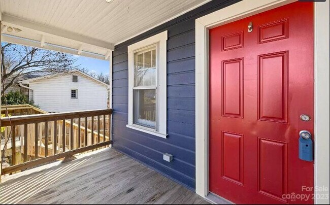 Building Photo - 426 Deaverview Rd
