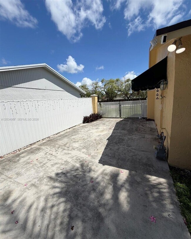 Building Photo - 13220 SW 86th Ln