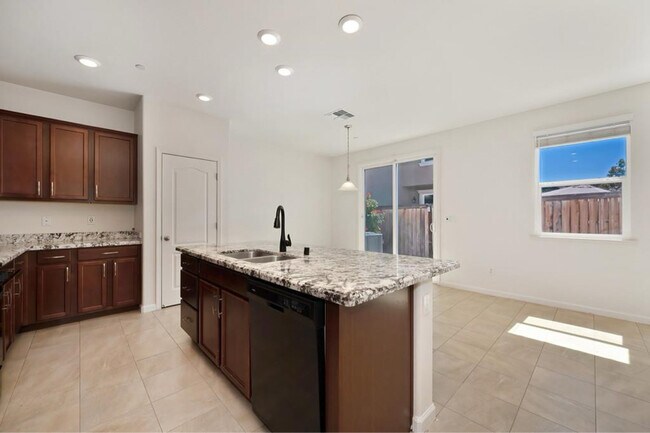 Building Photo - 4600 Ocean Ln