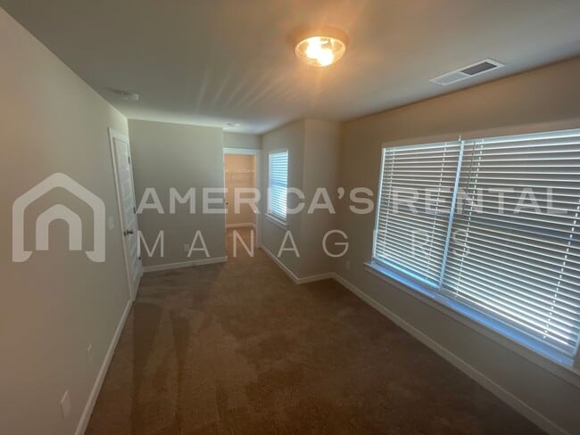 Building Photo - 289 Buckhorn Cir
