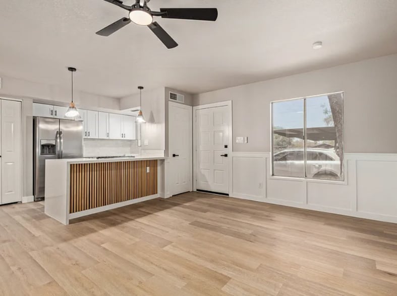 Building Photo - 10015 N 14th St