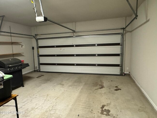 Building Photo - 406 Gray Birch Lp