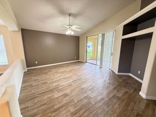 Building Photo - Groveland Home with community pool