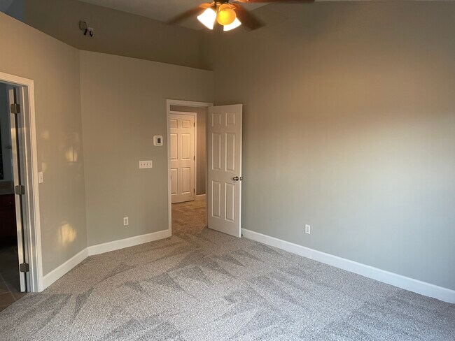 Building Photo - 940 Sunny Slope Trace