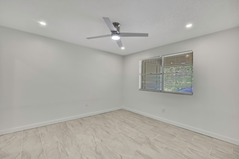 Building Photo - 10931 W Tidewater Cir