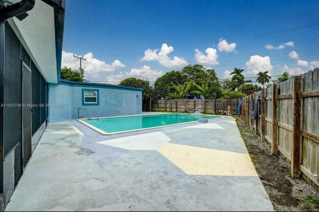 Building Photo - 1101 NW 14th Ct