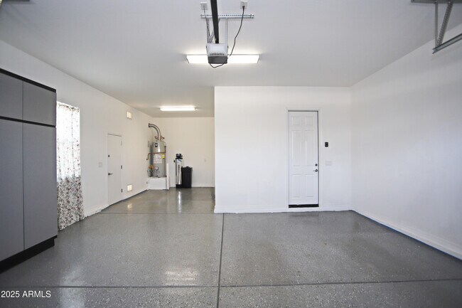 Building Photo - 947 E Ladbroke Way