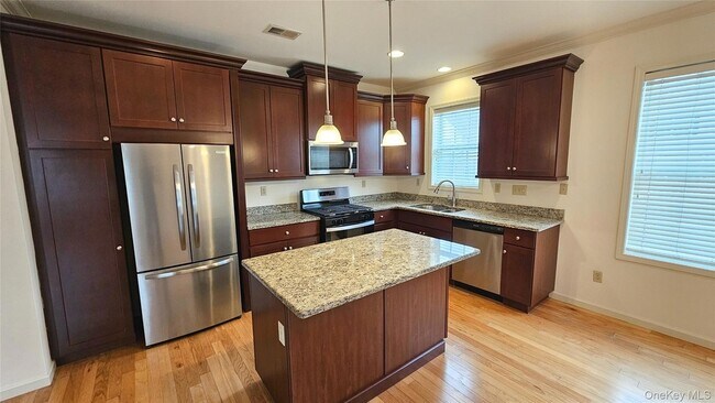 Building Photo - 304 Canter Ct