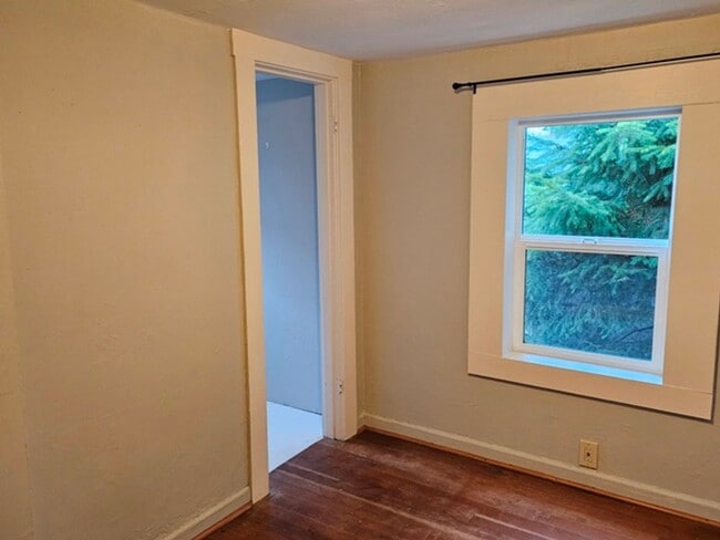 Building Photo - reie01*