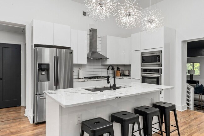 Building Photo - 2874 Grand Ave SW