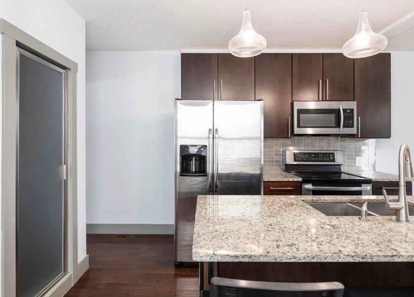 Building Photo - 2411 Indianola Ave