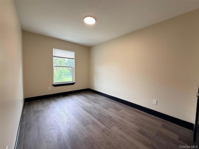 Building Photo - 268 Carpenter Ave