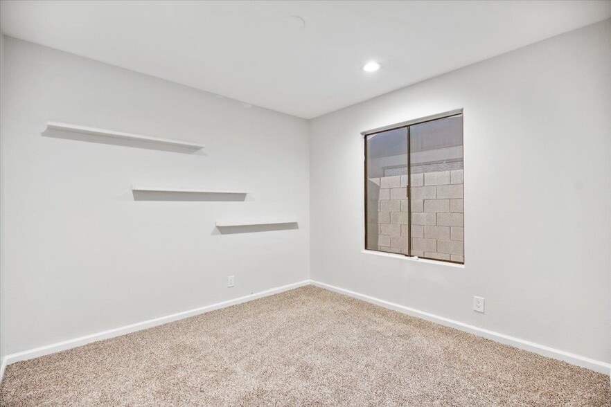 Building Photo - 4903 W Golden Ln