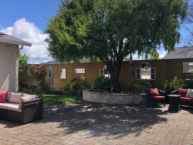 Building Photo - 1524 Baywood Dr