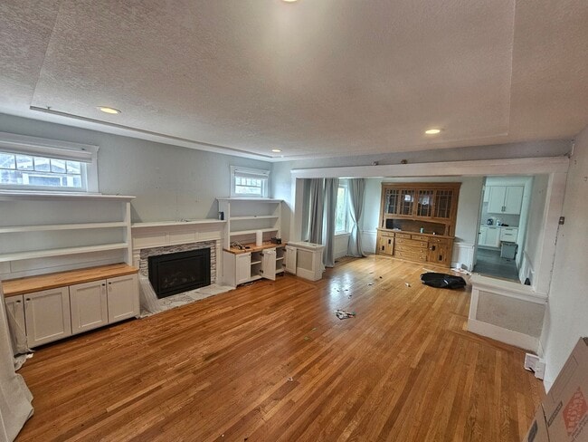 Building Photo - Live & Work in Oakland: Spacious Home with...