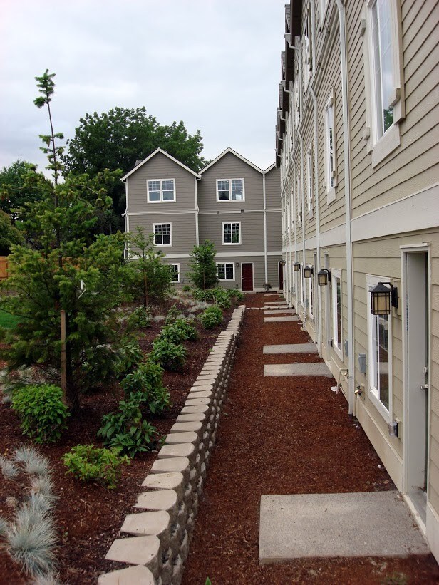 Building Photo - 3BDRM 2.5BTH Condo Duplex, Attached Garage...