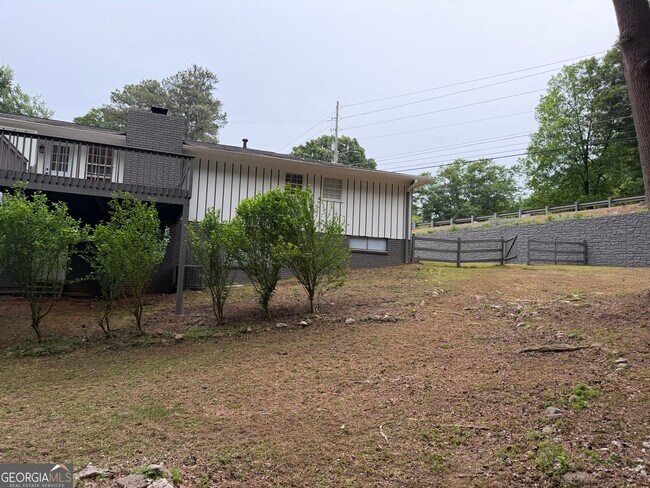 Building Photo - 3336 Camelot Dr NE