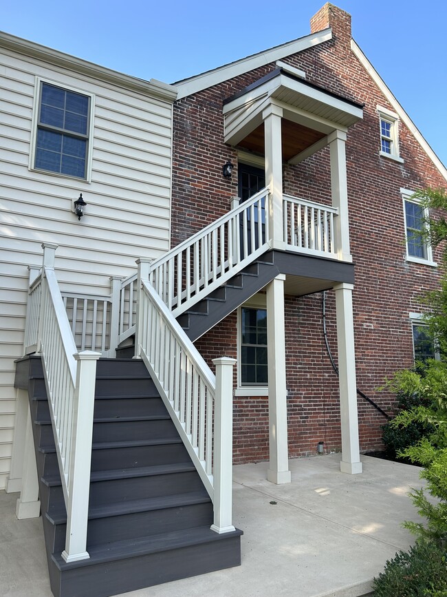 Building Photo - 2074 Creek Hill Rd