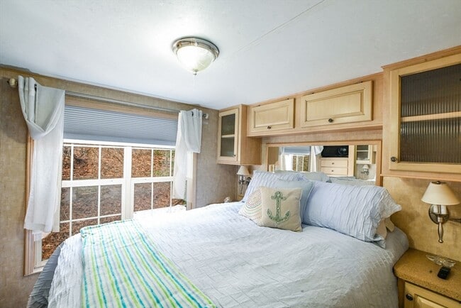 Building Photo - 185 Cotuit Rd