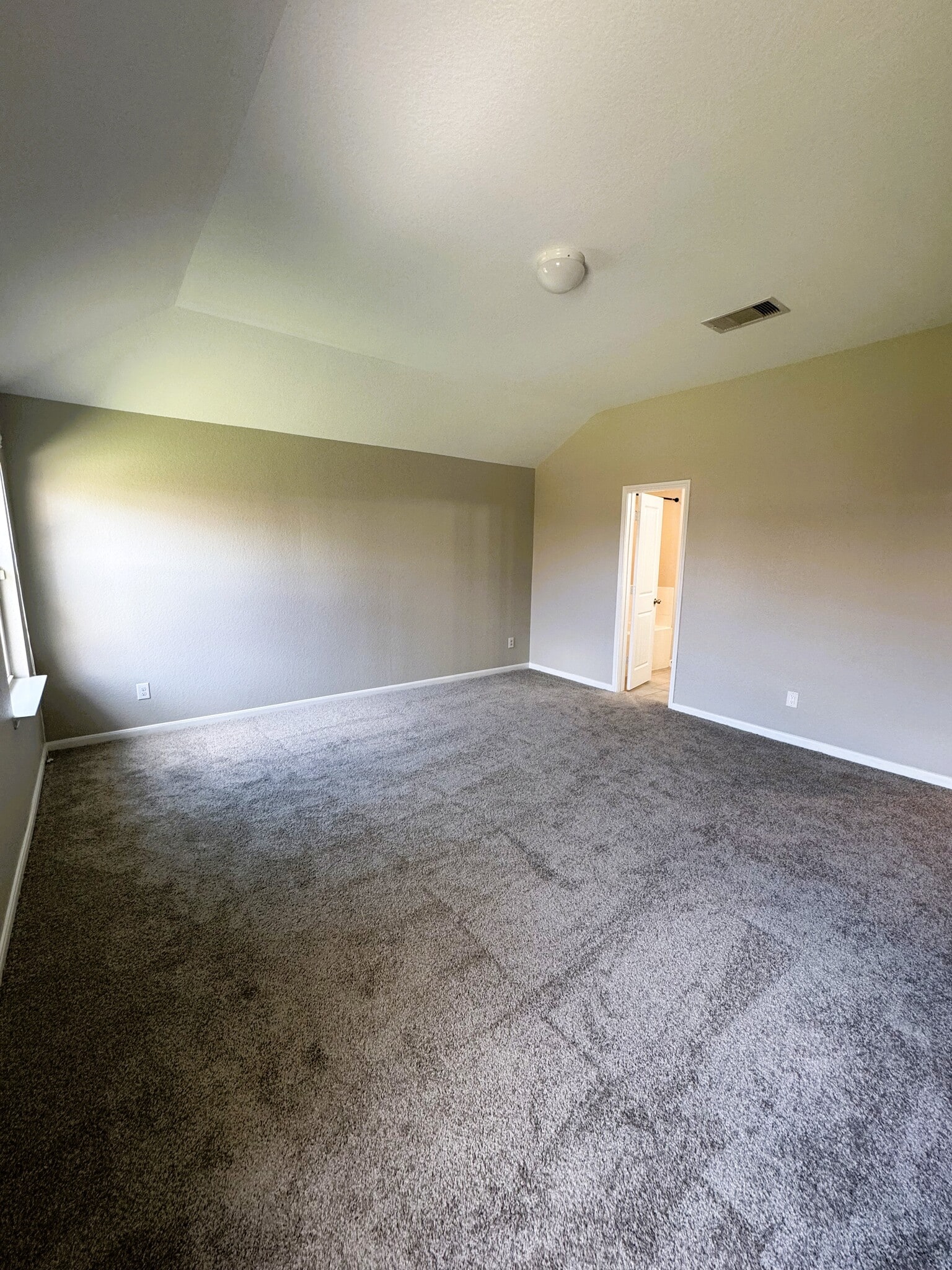 Building Photo - 615 Calm Ct