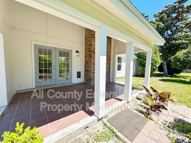 Building Photo - 710 Swan Ln