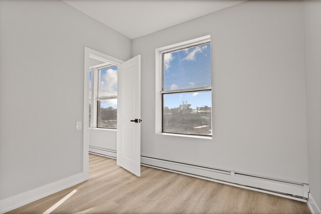 Building Photo - 1625 W Howard St