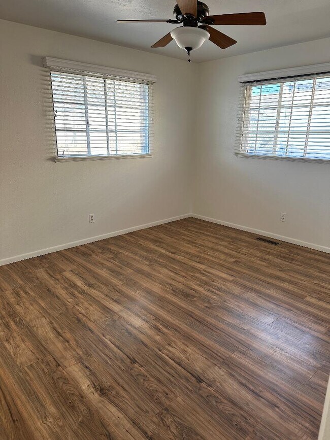 Building Photo - 2209 Ridgecrest Dr