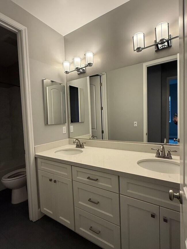 Building Photo - Gorgeous 4 Bedroom 3 Bathroom Single Level New Construction Home in Northeast Santa Rosa