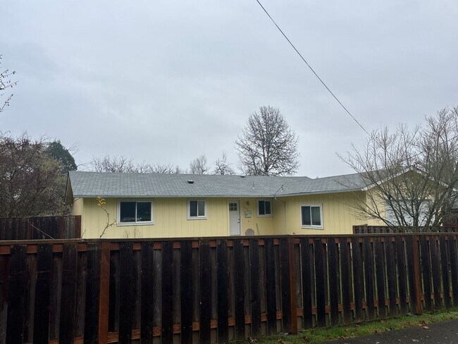 Building Photo - Beautiful 3 Bedroom 2 Bath Located in NW Corvallis!