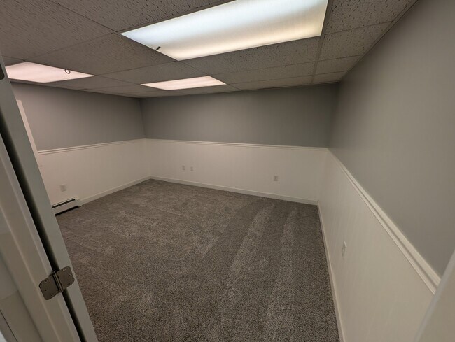 Building Photo - 6358 Mt Vernon Dr
