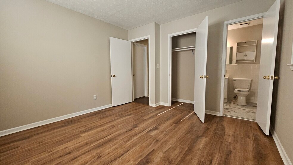 Master bedroom - 2323 Jomarc Way